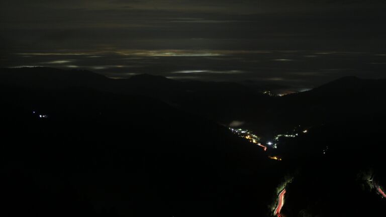 Dieses Bild zeigt eine Webcam-Aufnahme vom Achertal, aufgenommen am Freitag, den 26.09.2025 um 05:30 Uhr. Die Temperatur betrug 4.6°C.