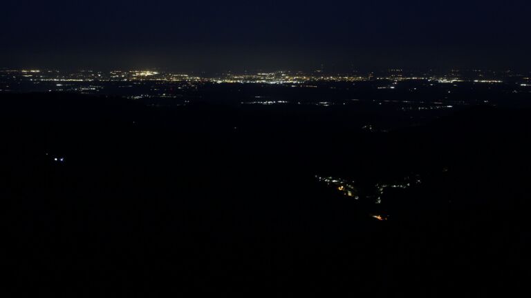 Dieses Bild zeigt eine Webcam-Aufnahme vom Achertal, aufgenommen am Donnerstag, den 23.04.2026 um 05:10 Uhr. Die Temperatur betrug 4.1°C.