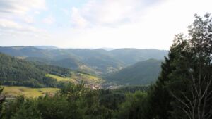 Dieses Bild zeigt eine Webcam-Aufnahme vom Achertal, aufgenommen am Montag, den 27.07.2026 um 19:30 Uhr. Die Temperatur betrug 21.1°C.