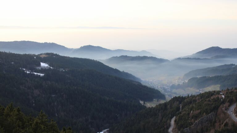 Dieses Bild zeigt eine Webcam-Aufnahme vom Achertal, aufgenommen am Samstag, den 17.01.2026 um 16:10 Uhr. Die Temperatur betrug 6.2°C.