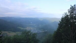 Dieses Bild zeigt eine Webcam-Aufnahme vom Achertal, aufgenommen am Montag, den 01.06.2026 um 06:50 Uhr. Die Temperatur betrug 12.1°C.