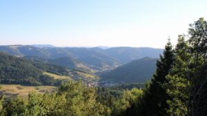 Dieses Bild zeigt eine Webcam-Aufnahme vom Achertal, aufgenommen am Donnerstag, den 13.08.2026 um 19:10 Uhr. Die Temperatur betrug 34.1°C.