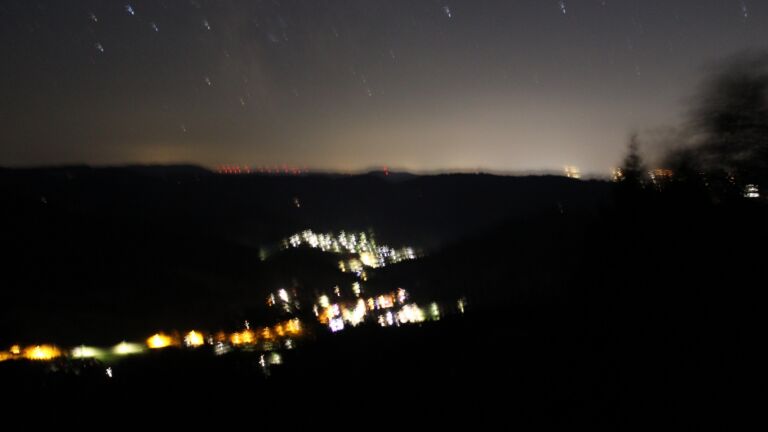 Dieses Bild zeigt eine Webcam-Aufnahme vom Achertal, aufgenommen am Sonntag, den 12.07.2026 um 02:30 Uhr. Die Temperatur betrug 20.2°C.