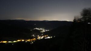 Dieses Bild zeigt eine Webcam-Aufnahme vom Achertal, aufgenommen am Samstag, den 08.08.2026 um 03:30 Uhr. Die Temperatur betrug 17.9°C.