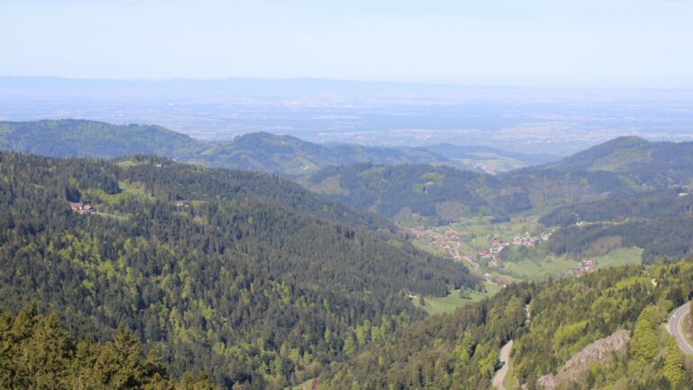 Dieses Bild zeigt eine Webcam-Aufnahme vom Achertal, aufgenommen am Montag, den 27.04.2026 um 10:40 Uhr. Die Temperatur betrug 15.8°C.