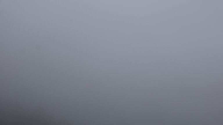 Dieses Bild zeigt eine Webcam-Aufnahme vom Achertal, aufgenommen am Sonntag, den 07.12.2025 um 12:30 Uhr. Die Temperatur betrug 4.8°C.