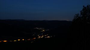 Dieses Bild zeigt eine Webcam-Aufnahme vom Achertal, aufgenommen am Mittwoch, den 08.07.2026 um 04:20 Uhr. Die Temperatur betrug 18.1°C.