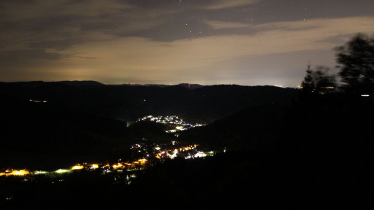 Dieses Bild zeigt eine Webcam-Aufnahme vom Achertal, aufgenommen am Montag, den 07.09.2026 um 00:30 Uhr. Die Temperatur betrug 20.4°C.