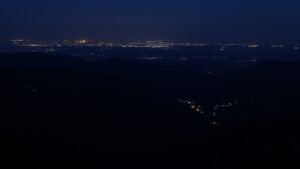 Dieses Bild zeigt eine Webcam-Aufnahme vom Achertal, aufgenommen am Montag, den 19.05.2025 um 04:30 Uhr. Die Temperatur betrug 7.1°C.