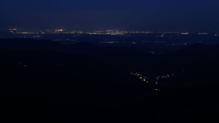 Dieses Bild zeigt eine Webcam-Aufnahme vom Achertal, aufgenommen am Montag, den 19.05.2025 um 04:30 Uhr. Die Temperatur betrug 7.1°C.