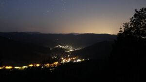 Dieses Bild zeigt eine Webcam-Aufnahme vom Achertal, aufgenommen am Mittwoch, den 27.05.2026 um 03:50 Uhr. Die Temperatur betrug 21.9°C.