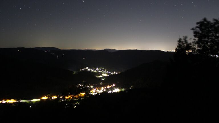 Dieses Bild zeigt eine Webcam-Aufnahme vom Achertal, aufgenommen am Mittwoch, den 23.09.2026 um 05:40 Uhr. Die Temperatur betrug 10.8°C.