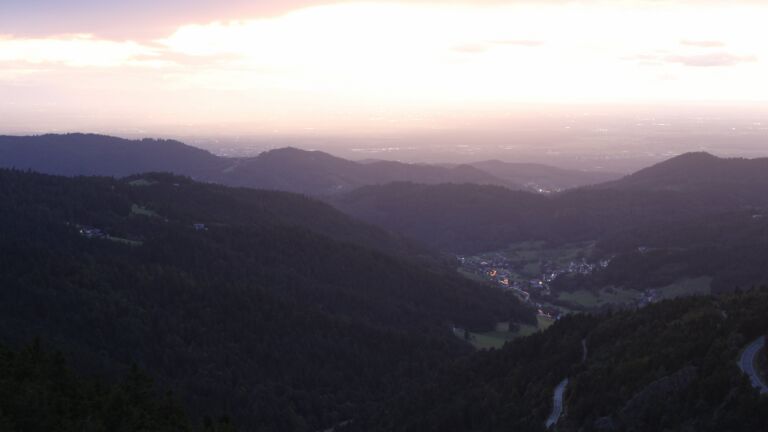 Dieses Bild zeigt eine Webcam-Aufnahme vom Achertal, aufgenommen am Donnerstag, den 11.09.2025 um 20:10 Uhr. Die Temperatur betrug 10.5°C.