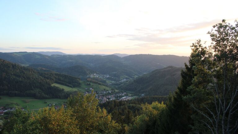 Dieses Bild zeigt eine Webcam-Aufnahme vom Achertal, aufgenommen am Freitag, den 18.09.2026 um 19:20 Uhr. Die Temperatur betrug 14.4°C.