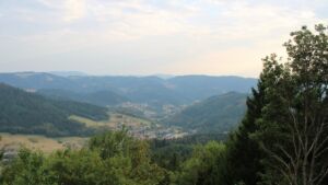Dieses Bild zeigt eine Webcam-Aufnahme vom Achertal, aufgenommen am Sonntag, den 16.08.2026 um 19:20 Uhr. Die Temperatur betrug 26.5°C.