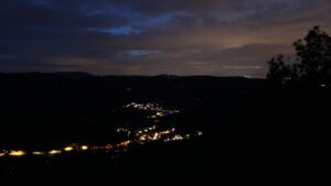 Dieses Bild zeigt eine Webcam-Aufnahme vom Achertal, aufgenommen am Samstag, den 29.08.2026 um 21:20 Uhr. Die Temperatur betrug 18.1°C.