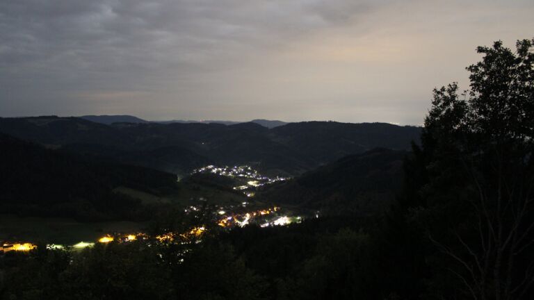 Dieses Bild zeigt eine Webcam-Aufnahme vom Achertal, aufgenommen am Donnerstag, den 01.10.2026 um 03:00 Uhr. Die Temperatur betrug 19.6°C.