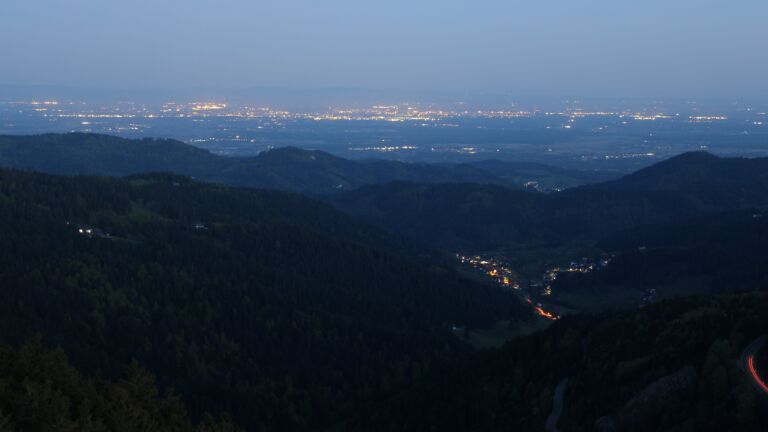 Dieses Bild zeigt eine Webcam-Aufnahme vom Achertal, aufgenommen am Sonntag, den 26.04.2026 um 05:30 Uhr. Die Temperatur betrug 10.6°C.