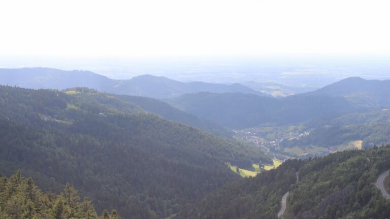 Dieses Bild zeigt eine Webcam-Aufnahme vom Achertal, aufgenommen am Freitag, den 23.05.2025 um 17:40 Uhr. Die Temperatur betrug 8.3°C.