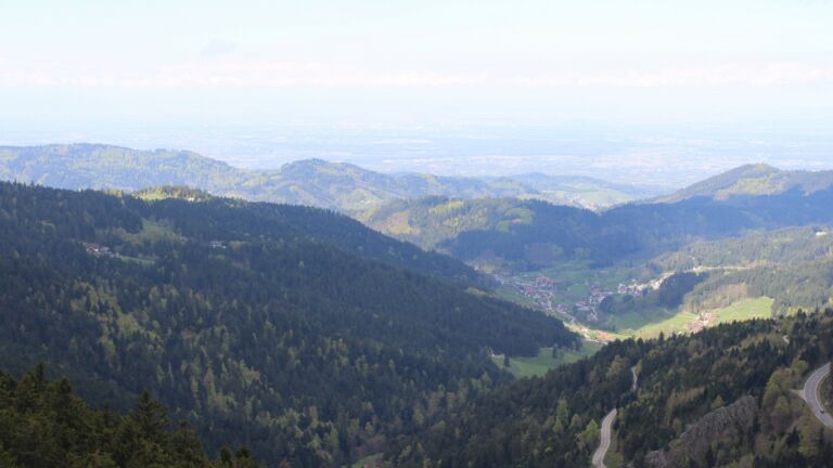 Dieses Bild zeigt eine Webcam-Aufnahme vom Achertal, aufgenommen am Montag, den 20.04.2026 um 11:50 Uhr. Die Temperatur betrug 6.9°C.