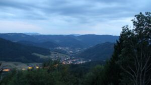 Dieses Bild zeigt eine Webcam-Aufnahme vom Achertal, aufgenommen am Montag, den 17.08.2026 um 21:10 Uhr. Die Temperatur betrug 19.1°C.