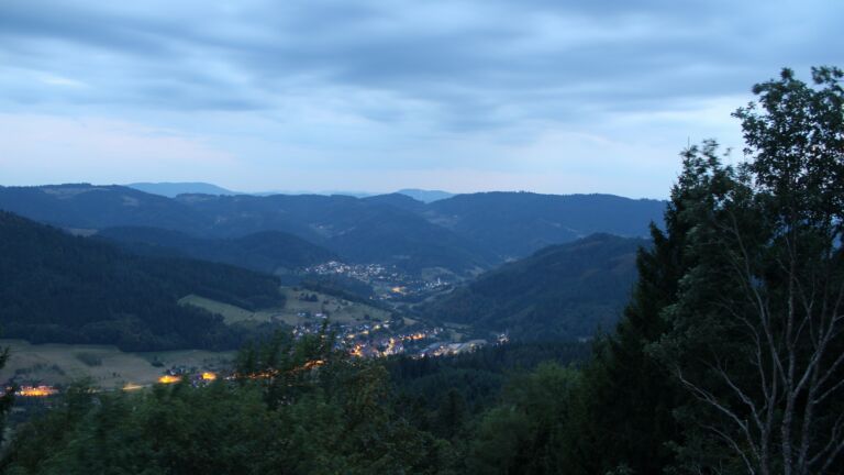 Dieses Bild zeigt eine Webcam-Aufnahme vom Achertal, aufgenommen am Montag, den 17.08.2026 um 21:10 Uhr. Die Temperatur betrug 19.1°C.