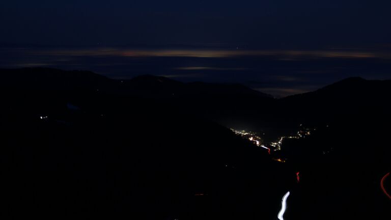 Dieses Bild zeigt eine Webcam-Aufnahme vom Achertal, aufgenommen am Freitag, den 23.01.2026 um 07:00 Uhr. Die Temperatur betrug 2.6°C.