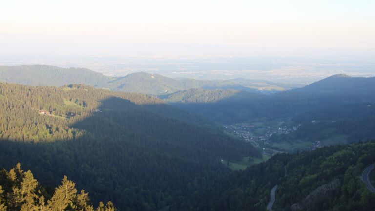 Dieses Bild zeigt eine Webcam-Aufnahme vom Achertal, aufgenommen am Sonntag, den 11.05.2025 um 06:40 Uhr. Die Temperatur betrug 9°C.