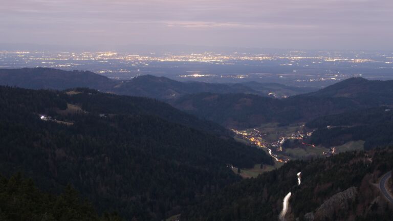 Dieses Bild zeigt eine Webcam-Aufnahme vom Achertal, aufgenommen am Freitag, den 19.12.2025 um 07:40 Uhr. Die Temperatur betrug 6.9°C.