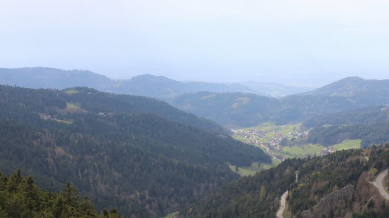 Dieses Bild zeigt eine Webcam-Aufnahme vom Achertal, aufgenommen am Samstag, den 11.04.2026 um 16:50 Uhr. Die Temperatur betrug 17.6°C.