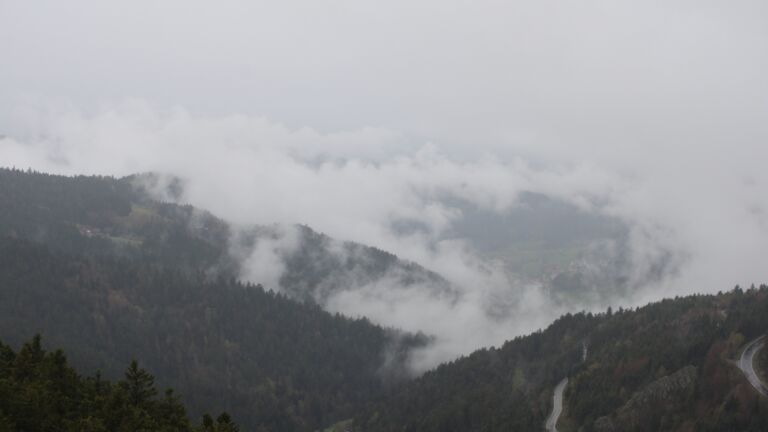 Dieses Bild zeigt eine Webcam-Aufnahme vom Achertal, aufgenommen am Sonntag, den 12.04.2026 um 14:50 Uhr. Die Temperatur betrug 2.6°C.