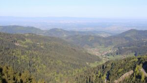 Dieses Bild zeigt eine Webcam-Aufnahme vom Achertal, aufgenommen am Montag, den 27.04.2026 um 08:20 Uhr. Die Temperatur betrug 16°C.