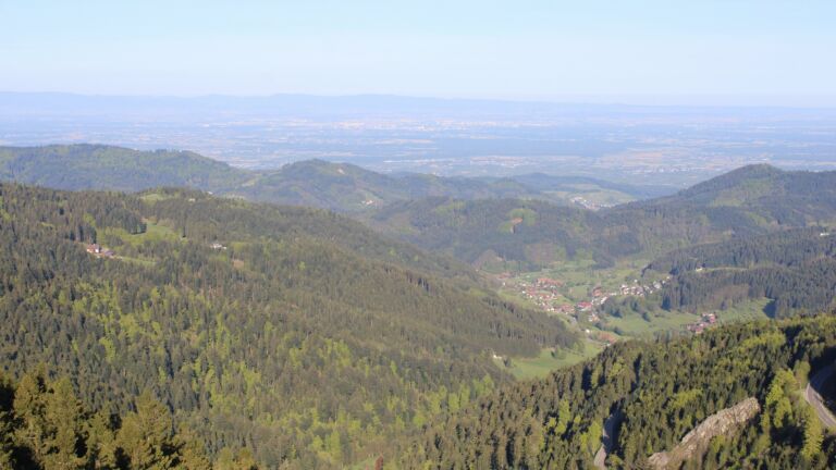 Dieses Bild zeigt eine Webcam-Aufnahme vom Achertal, aufgenommen am Montag, den 27.04.2026 um 08:20 Uhr. Die Temperatur betrug 16°C.