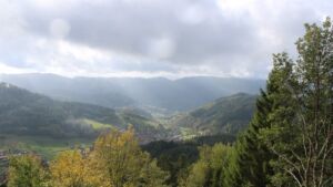 Dieses Bild zeigt eine Webcam-Aufnahme vom Achertal, aufgenommen am Mittwoch, den 28.10.2026 um 12:20 Uhr. Die Temperatur betrug 10.1°C.