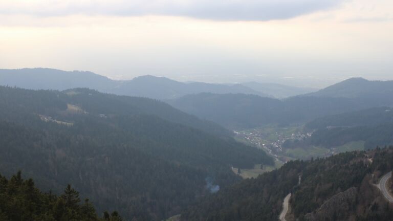 Dieses Bild zeigt eine Webcam-Aufnahme vom Achertal, aufgenommen am Dienstag, den 10.03.2026 um 17:20 Uhr. Die Temperatur betrug 8.2°C.