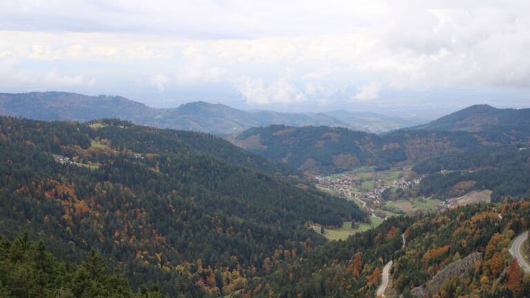 Dieses Bild zeigt eine Webcam-Aufnahme vom Achertal, aufgenommen am Freitag, den 17.10.2025 um 14:40 Uhr. Die Temperatur betrug 7.8°C.