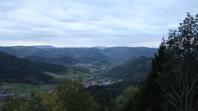 Dieses Bild zeigt eine Webcam-Aufnahme vom Achertal, aufgenommen am Freitag, den 23.10.2026 um 18:10 Uhr. Die Temperatur betrug 9.4°C.