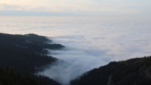 Dieses Bild zeigt eine Webcam-Aufnahme vom Achertal, aufgenommen am Montag, den 22.12.2025 um 15:50 Uhr. Die Temperatur betrug 5.7°C.