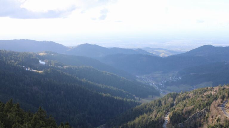 Dieses Bild zeigt eine Webcam-Aufnahme vom Achertal, aufgenommen am Samstag, den 07.02.2026 um 15:10 Uhr. Die Temperatur betrug 7.9°C.