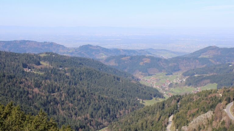 Dieses Bild zeigt eine Webcam-Aufnahme vom Achertal, aufgenommen am Donnerstag, den 09.04.2026 um 11:10 Uhr. Die Temperatur betrug 15.4°C.