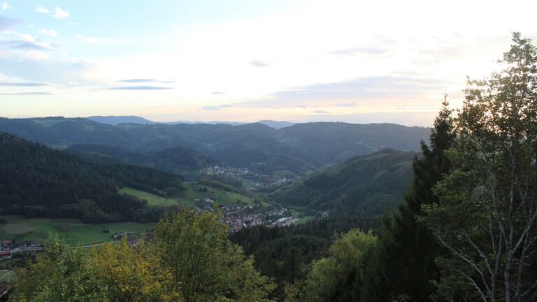 Dieses Bild zeigt eine Webcam-Aufnahme vom Achertal, aufgenommen am Donnerstag, den 22.10.2026 um 17:50 Uhr. Die Temperatur betrug 8.5°C.