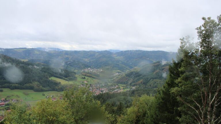 Dieses Bild zeigt eine Webcam-Aufnahme vom Achertal, aufgenommen am Samstag, den 10.10.2026 um 12:00 Uhr. Die Temperatur betrug 7.9°C.