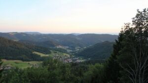 Dieses Bild zeigt eine Webcam-Aufnahme vom Achertal, aufgenommen am Montag, den 06.07.2026 um 21:20 Uhr. Die Temperatur betrug 22.4°C.