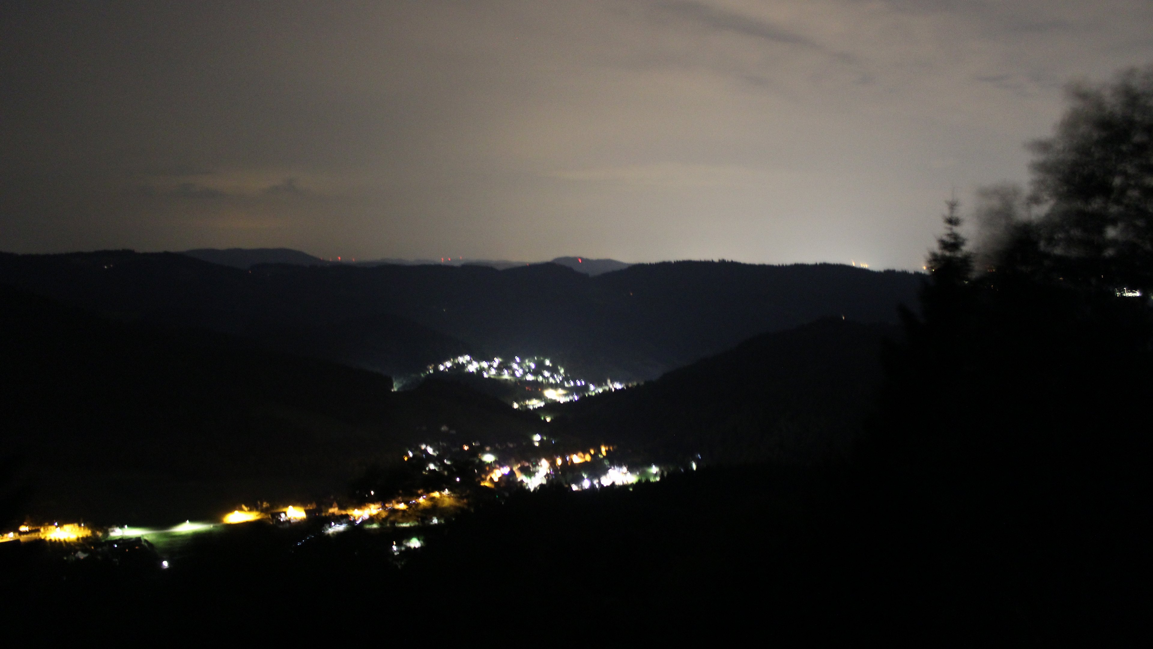 Dieses Bild zeigt eine Webcam-Aufnahme vom Achertal, aufgenommen am Mittwoch, den 15.07.2026 um 02:00 Uhr. Die Temperatur betrug 21.6°C.