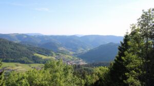 Dieses Bild zeigt eine Webcam-Aufnahme vom Achertal, aufgenommen am Samstag, den 23.05.2026 um 18:50 Uhr. Die Temperatur betrug 30.8°C.