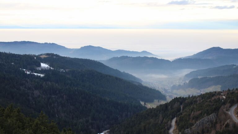 Dieses Bild zeigt eine Webcam-Aufnahme vom Achertal, aufgenommen am Freitag, den 23.01.2026 um 16:10 Uhr. Die Temperatur betrug 9.2°C.