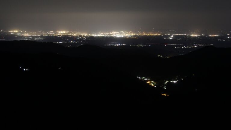Dieses Bild zeigt eine Webcam-Aufnahme vom Achertal, aufgenommen am Samstag, den 05.07.2025 um 02:40 Uhr. Die Temperatur betrug 17°C.