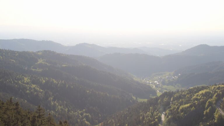 Dieses Bild zeigt eine Webcam-Aufnahme vom Achertal, aufgenommen am Sonntag, den 26.04.2026 um 19:10 Uhr. Die Temperatur betrug 13°C.