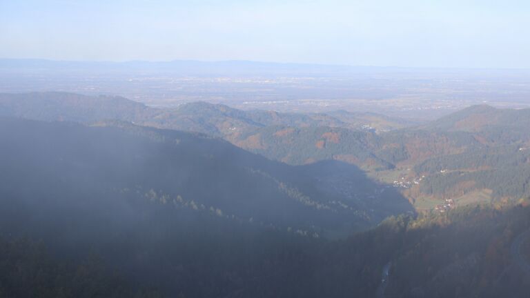 Dieses Bild zeigt eine Webcam-Aufnahme vom Achertal, aufgenommen am Mittwoch, den 29.10.2025 um 08:30 Uhr. Die Temperatur betrug 5.3°C.