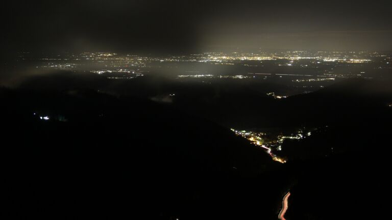 Dieses Bild zeigt eine Webcam-Aufnahme vom Achertal, aufgenommen am Samstag, den 25.10.2025 um 20:30 Uhr. Die Temperatur betrug 4.1°C.